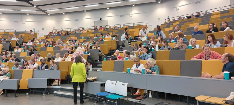 Crown in lecture theatre